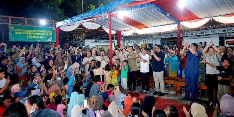 Prabowo dan Bobby Nasution Sambut Tahun Baru 2026 Bersama Pengungsi Tapanuli Selatan