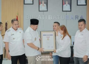 SMSI Sumut Anugerahkan Sahabat Pers Indonesia kepada Bupati Batu Bara
