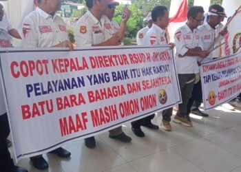 Puluhan Massa Demo DPRD Batu Bara, 40 Anggota Dewan Tak Satu Pun Temui Aksi