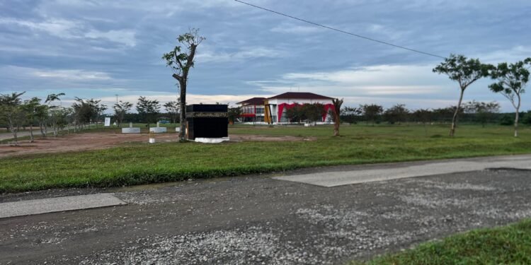 Megah Kantor Bupati Batu Bara, Jalan Rusak Jadi Cermin Buram Wajah Ibu Kota Kabupaten