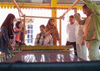 Bupati Batu Bara Tinjau Kampung Tenun “Tonun”, Perkuat Eksistensi Songket Batu Bara di Kancah Dunia