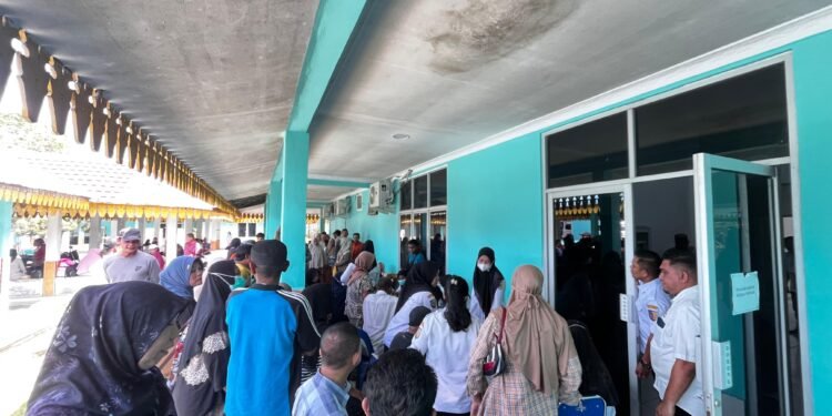 Ratusan Warga Serbu Operasi Katarak Gratis di RSUD H. OK Arya Zulkarnain Batu Bara