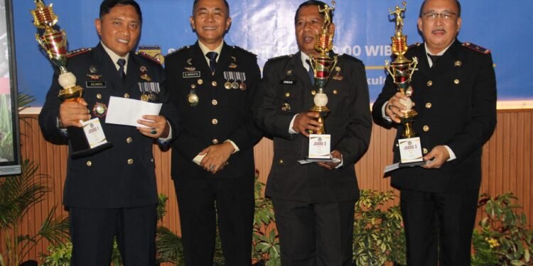 Soetopo Berutu Raih Penghargaan Petugas Berjasa II di Hari Bhakti Pemasyarakatan 2026