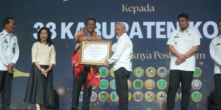 Bupati Baharuddin Siagian Raih Penghargaan Kementerian Hukum RI, Posbankum Batu Bara Jadi Percontohan