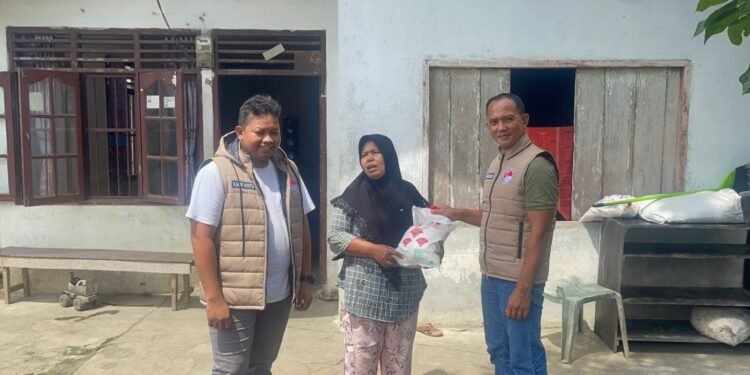 Satresnarkoba Polres Batu Bara Gelar Jumat Berkah, Bagikan Sembako dan Edukasi Bahaya Narkoba