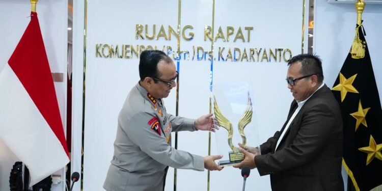 Transformasi Polri Makin Diakui! Wakapolri Terima Penghargaan dari Unissula