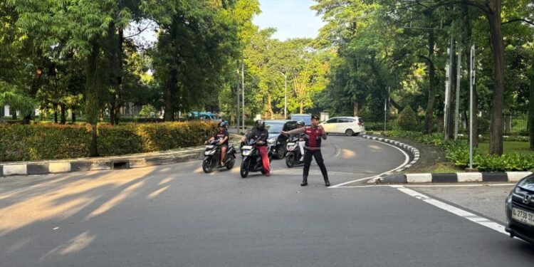 Ditsamapta Korsabhara Baharkam Polri Atur Lalu Lintas di Depok, Arus Akhir Pekan Tetap Lancar
