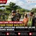 Bukan Cuma Jaga Wilayah, Satgas Yonif 645/GTY Turun Langsung Bersihkan Jalan Bersama Warga