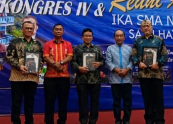 MS Kaban Terima Penghargaan pada Kongres ke-4 IKA SMAN 7 Medan, Alumni Didorong Perkuat Kontribusi Pendidikan