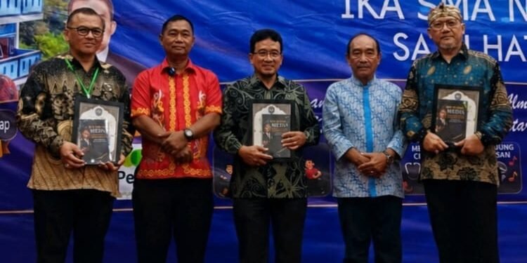 MS Kaban Terima Penghargaan pada Kongres ke-4 IKA SMAN 7 Medan, Alumni Didorong Perkuat Kontribusi Pendidikan