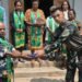 Pererat Persaudaraan, Satgas Yonif 645/GTY Serahkan Alkitab ke Gereja GKI Yoska Yudea