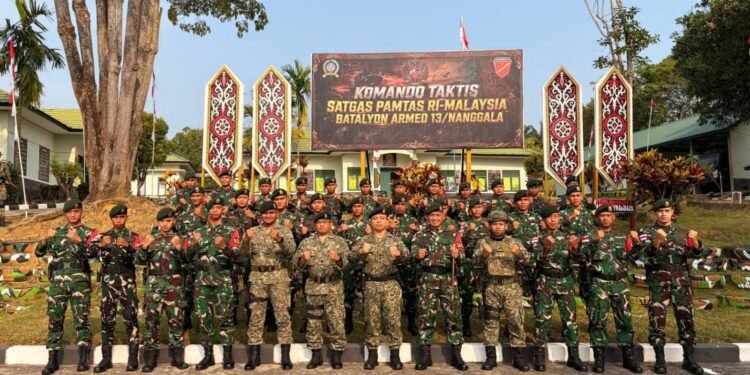 Pererat Persahabatan di Tapal Batas, Satgas Yonarmed 13/Nanggala Terima Kunjungan 11 RAMD Malaysia