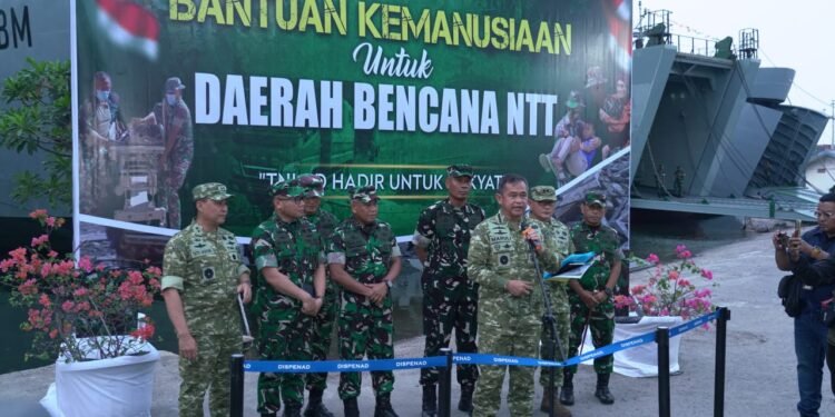 Kapal Rumah Sakit TNI AD Berlayar ke NTT, Kasad Tekankan Penanganan Gempa Harus Berkelanjutan
