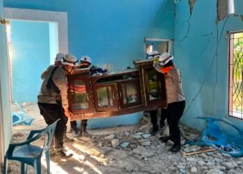 Bantu Warga Selamatkan Harta Benda, SAR Korbrimob Bergerak ke Satar Padut