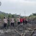  Cegah Api Muncul Kembali, Brimob Kalbar Patroli Bekas Lokasi Karhutla di Sambas