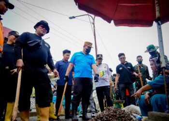 Bupati Baharuddin Pimpin Gotong Royong, Tanjung Tiram Jadi Percontohan Kebersihan