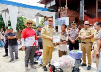Dukung Swasembada Pangan, Bupati Batu Bara Panen Padi dan Salurkan Bantuan Pertanian